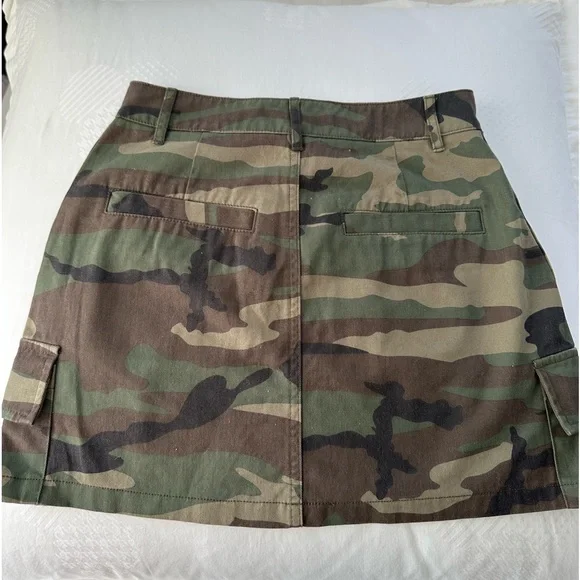 Camouflage skirt forever 21 deals